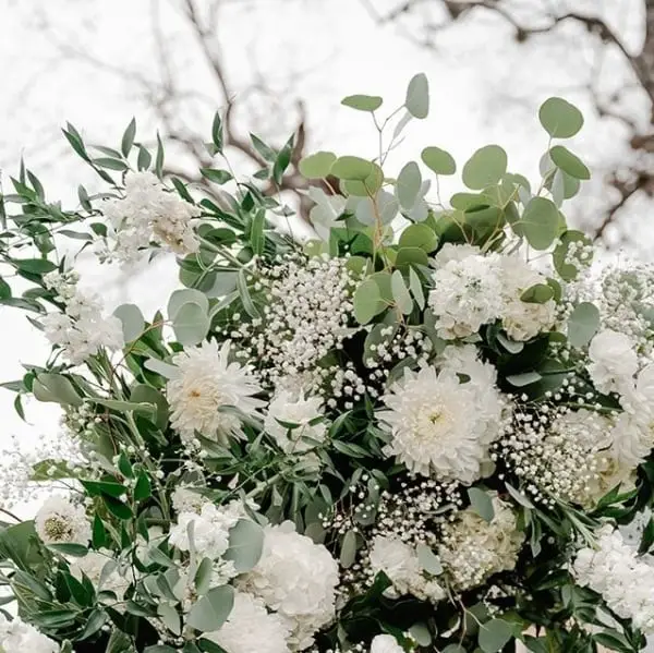 Timeless And Modern Outdoor Wedding Decor With White Flowers And Greenery modern outdoor wedding decor