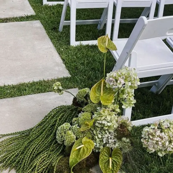 Chic & Minimal: Modern Outdoor Wedding Decor Inspiration modern outdoor wedding decor