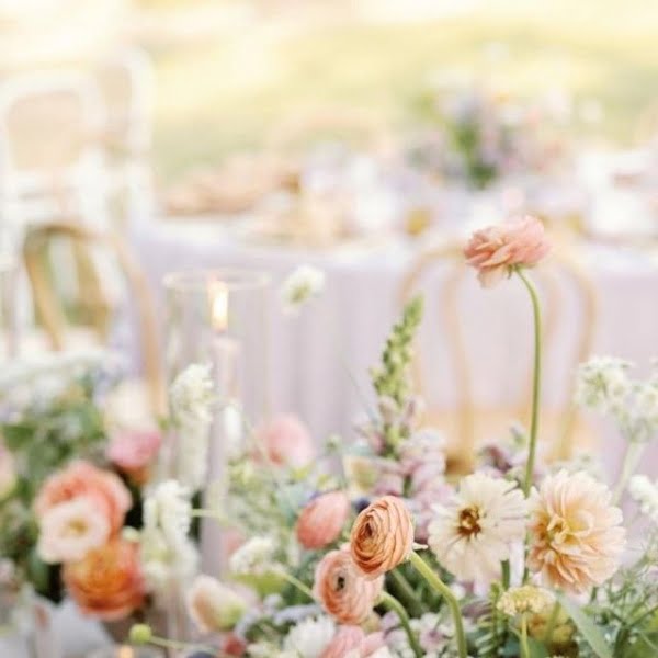 Serenely Chic: Modern Pastel Outdoor Wedding Inspiration modern outdoor wedding decor
