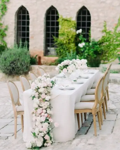 Delicate and Romantic Table outdoor wedding table decor idea