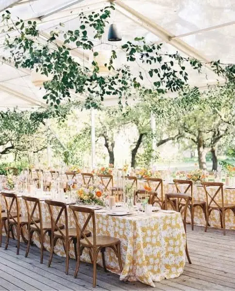 Summer Glamour Table Setting outdoor wedding table decor idea