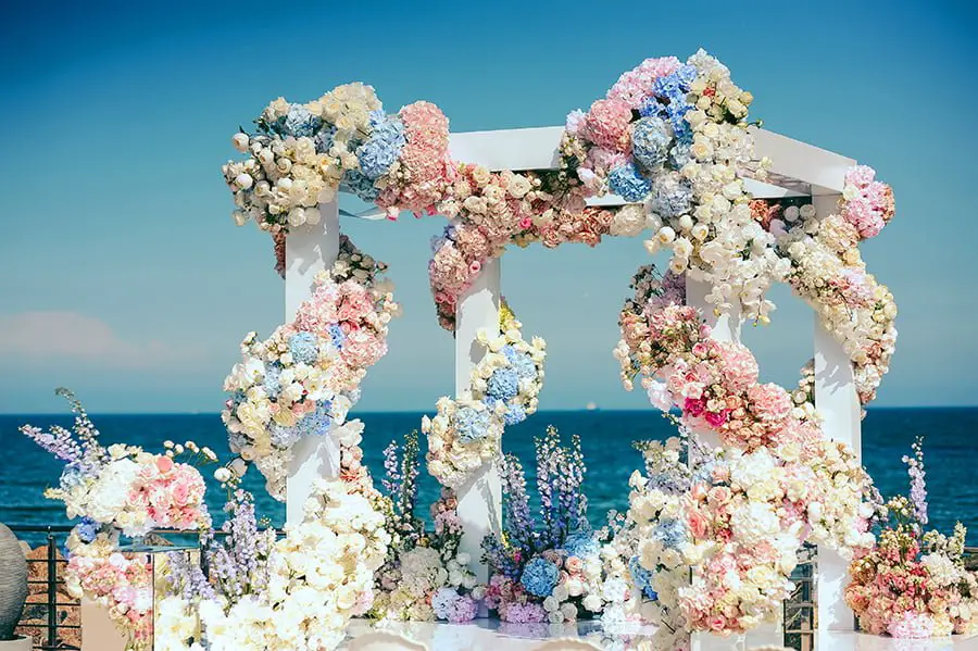 outdoor wedding floral arrangement