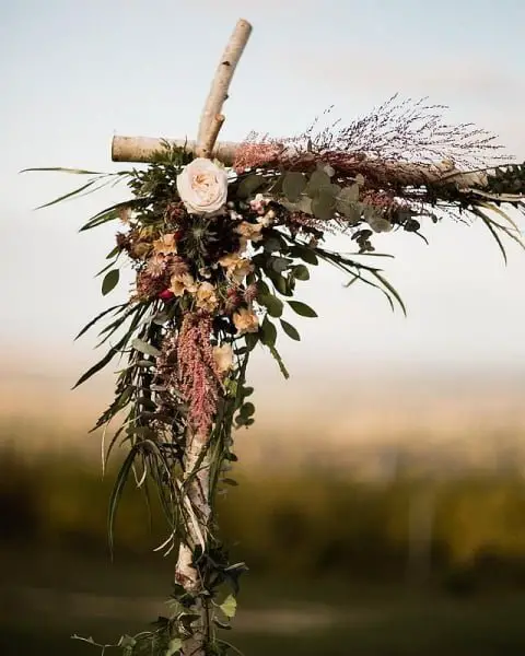 Enchanting Natural Wedding Decor: Authentic And Serene Outdoor Venue Inspiration natural outdoor wedding decoration