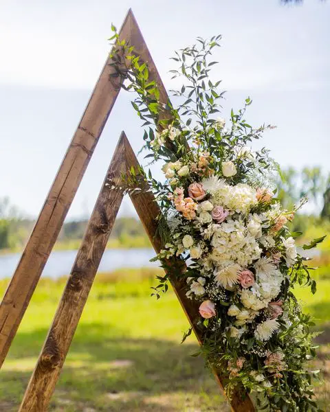 Enchanting And Lively: Spring Wedding Decor Inspiration For Outdoor Weddings spring outdoor wedding decor