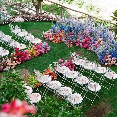 Lush And Romantic Outdoor Summer Wedding Decor Inspiration summer outdoor wedding decor