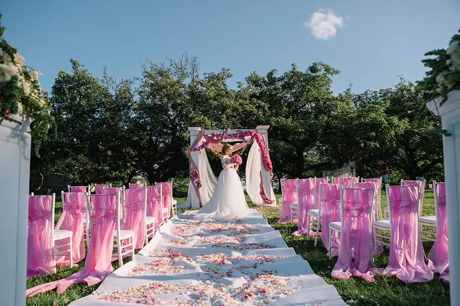 outdoor wedding aisle runner