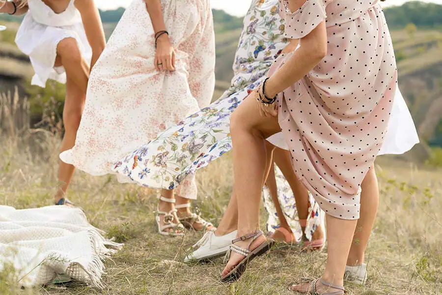 outdoor wedding guest wedges