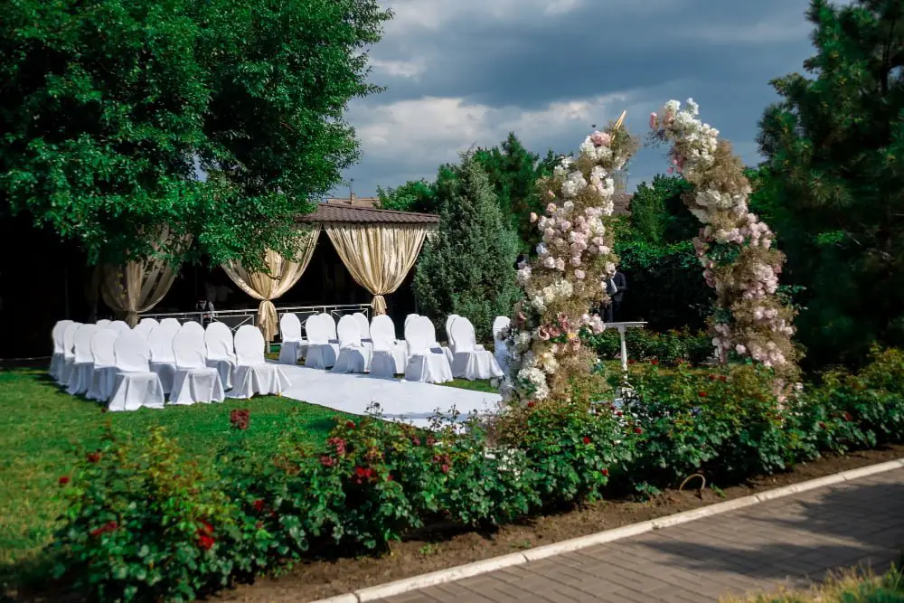 Outdoor Wedding Venues arch