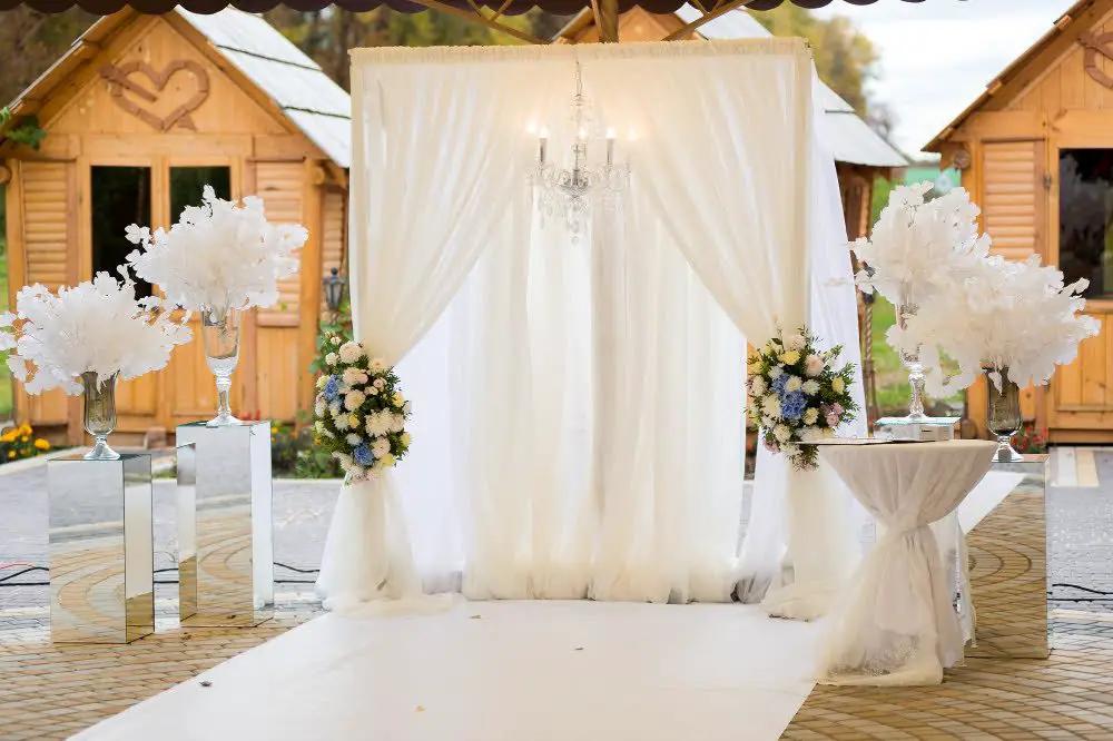 Tulle-draped Entrance wedding