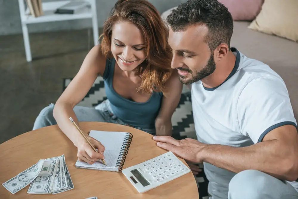 couple budgeting wedding