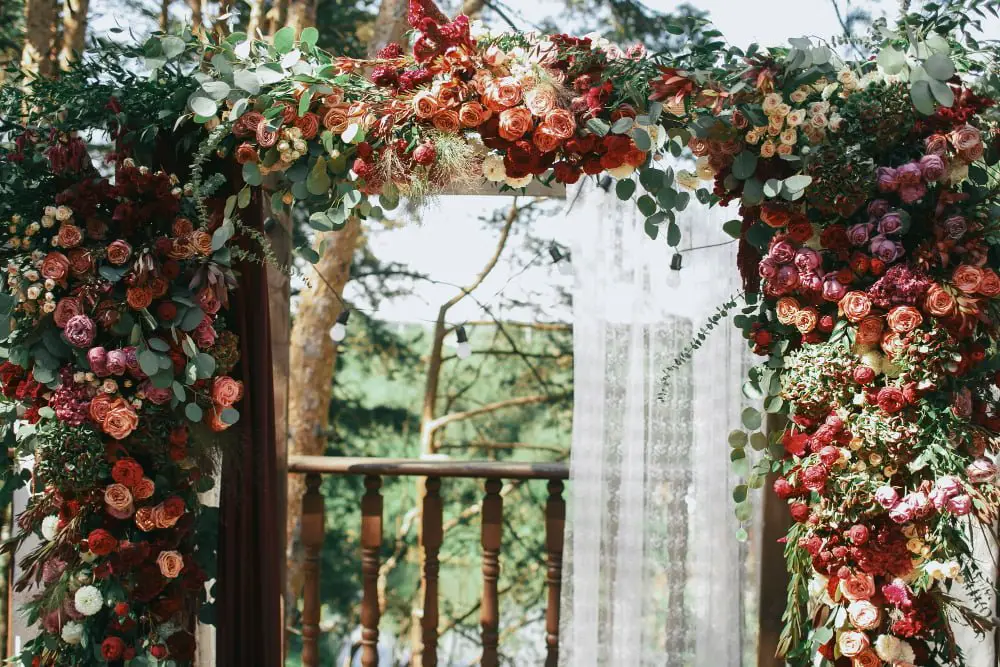 outdoor wedding hidden archway for bride