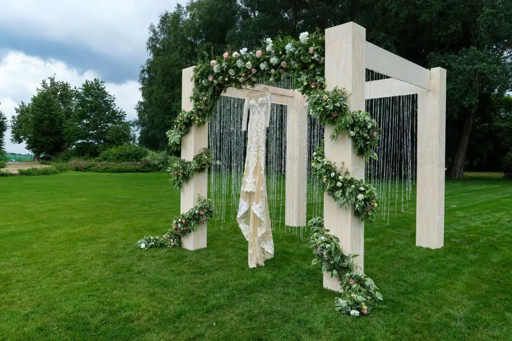 DIY Outdoor Wedding Arch