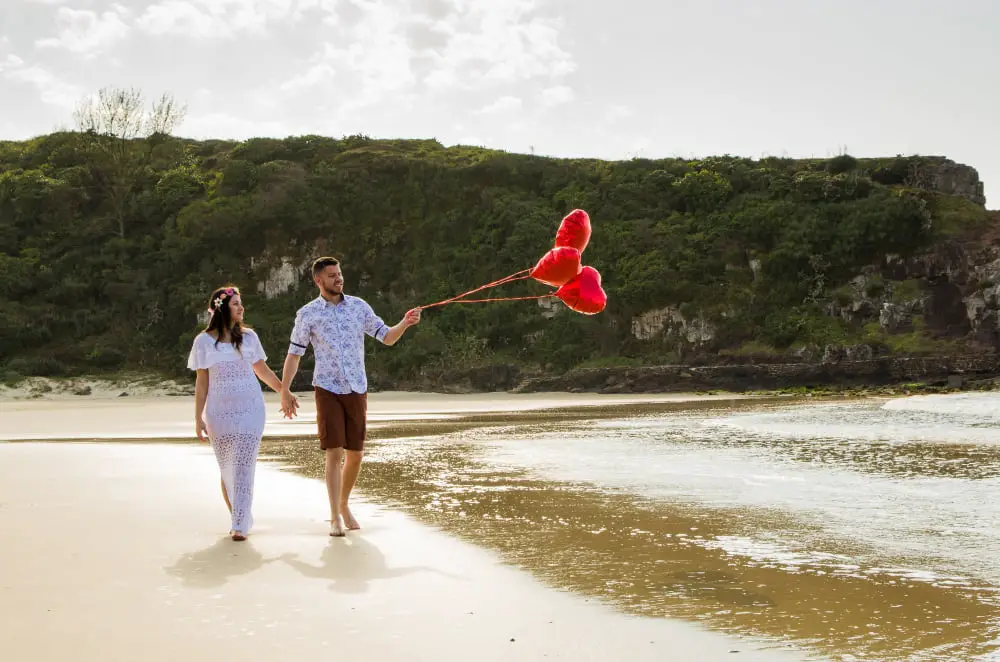 beach pre-wedding photo