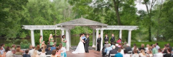The English Inn outdoor wedding venues in Michigan