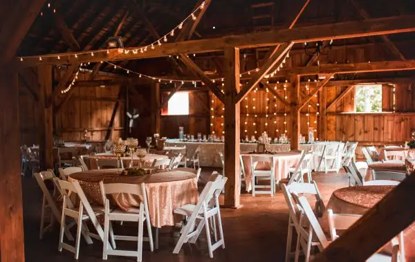 JR's Barn outdoor wedding venues in Minnesota