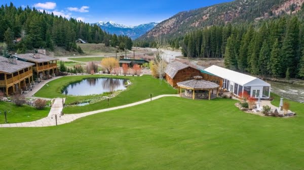 Rainbow Ranch Lodge outdoor wedding venues in Montana