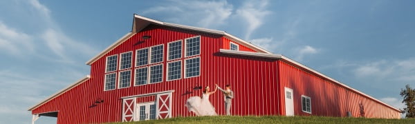 Red Acre Barn outdoor wedding venues in Iowa