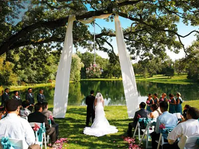 Wandering Tree Estate outdoor wedding venues in Illinois