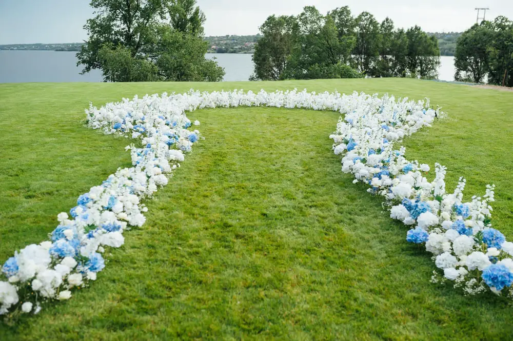 Circular Cloth Runner Outdoor Wedding