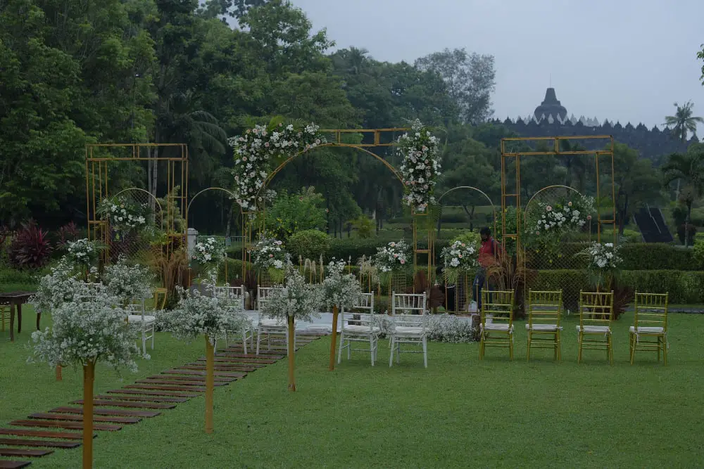 Pallet Wood Runner Outdoor Wedding