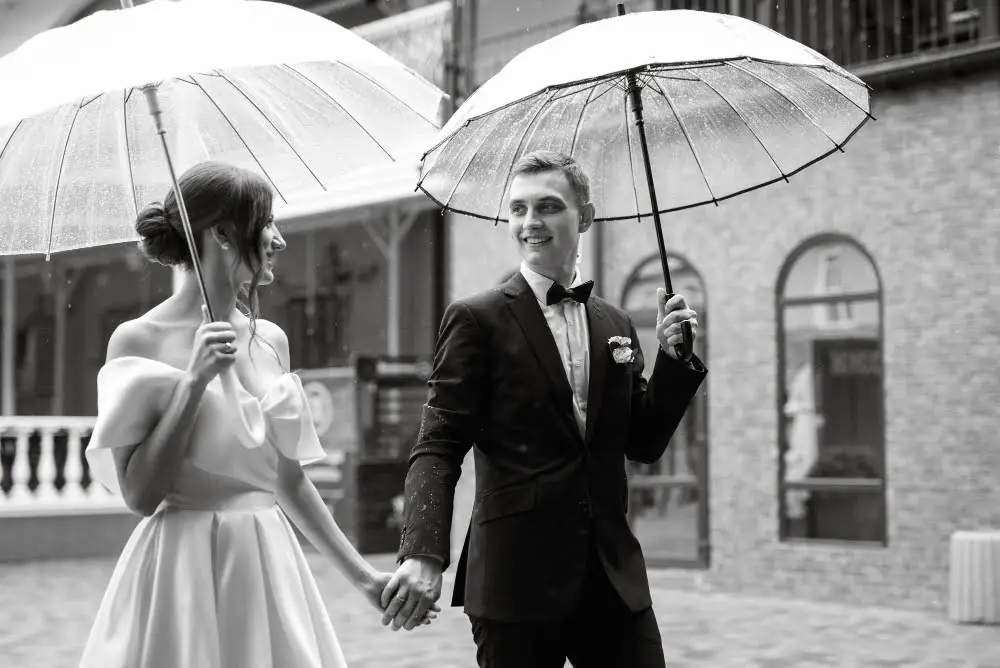 Successful Rainy Outdoor Wedding Photoshoots